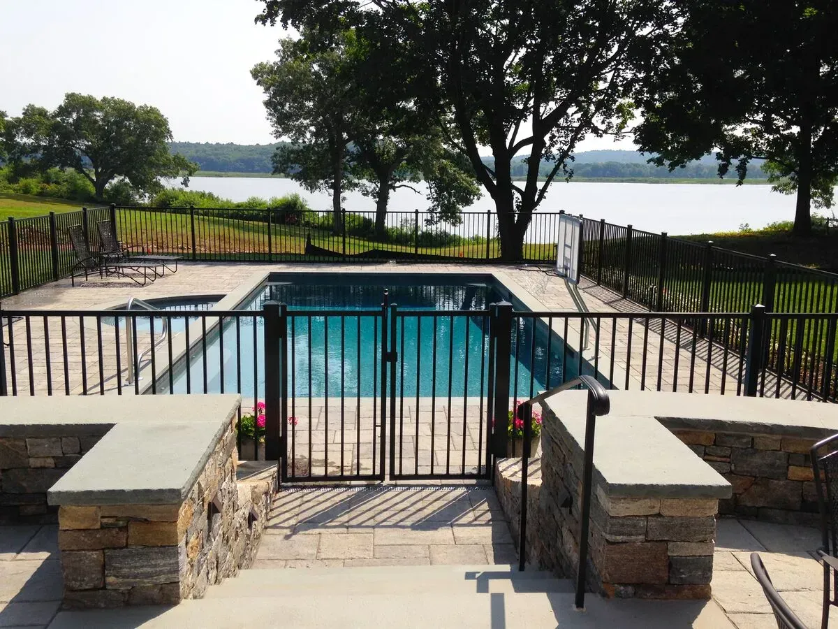 Aluminum pool fence
