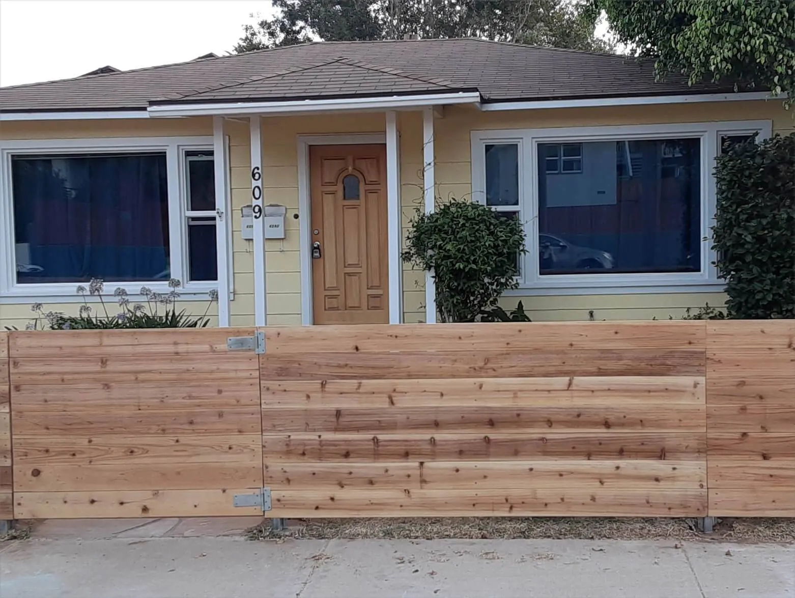 Horizontal wood fence