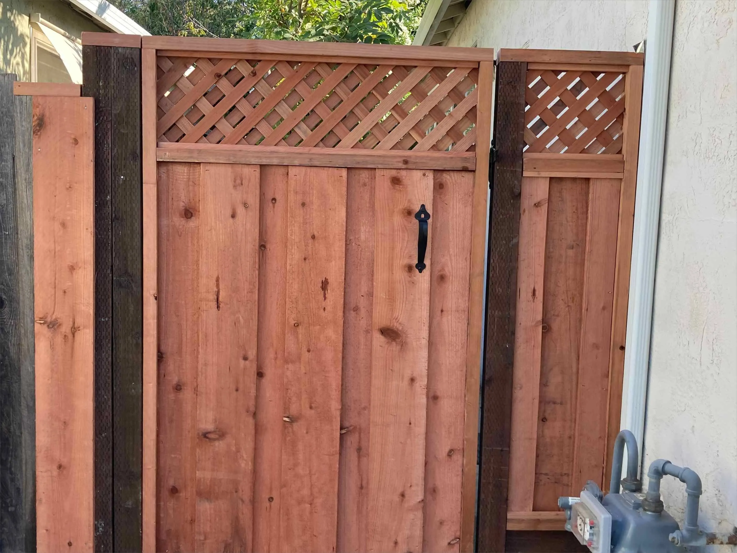 lattice top wood gate