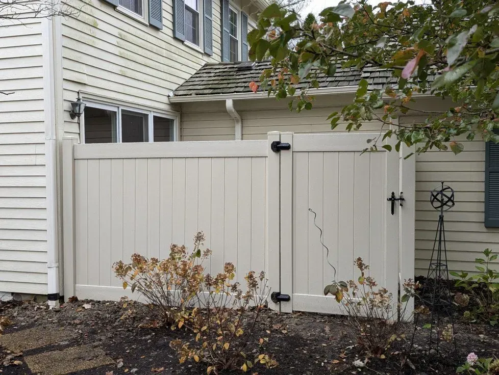 Solid Privacy Gate