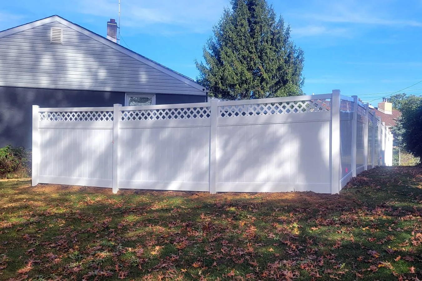 Lattice-top privacy fence