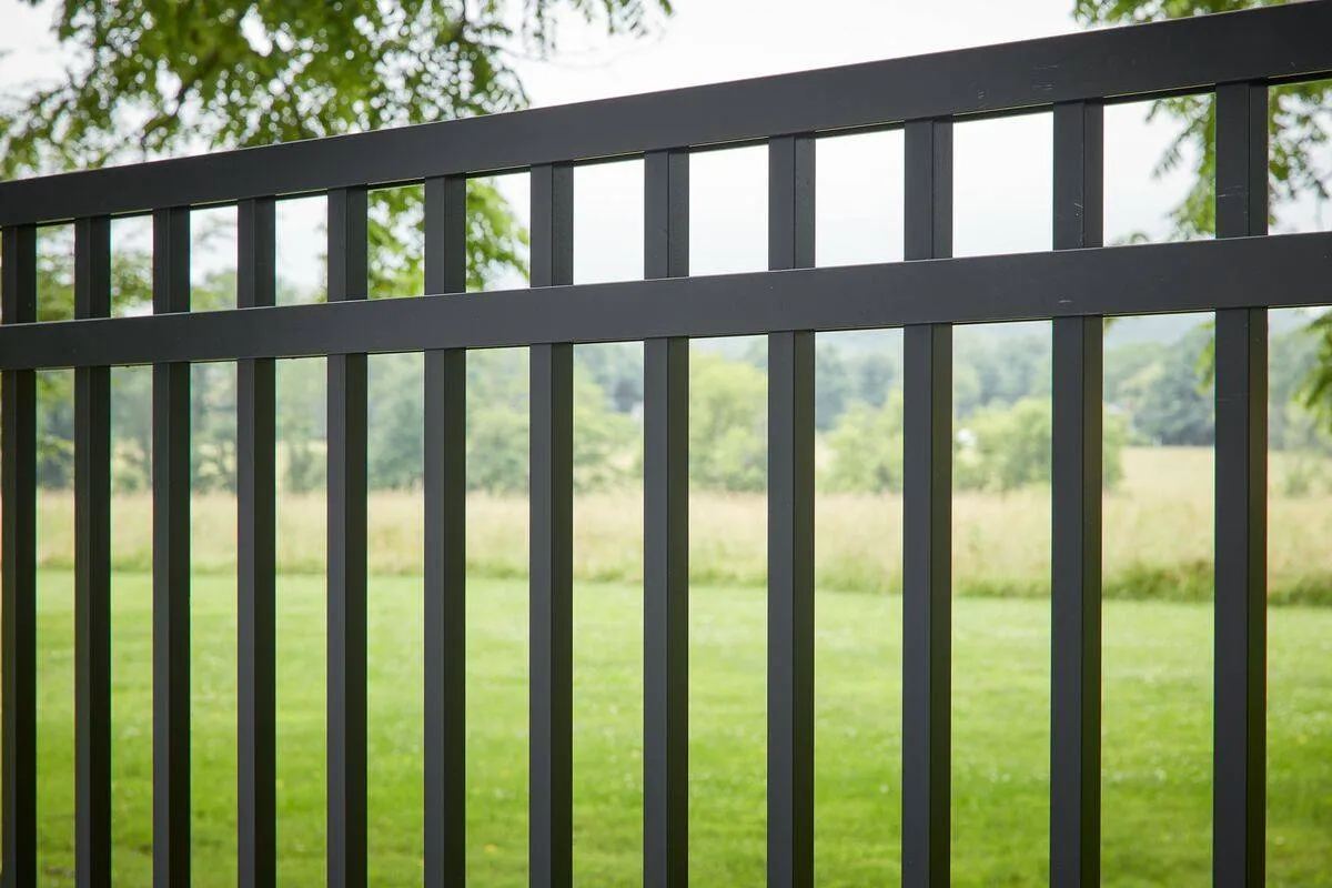 Tubular metal fence